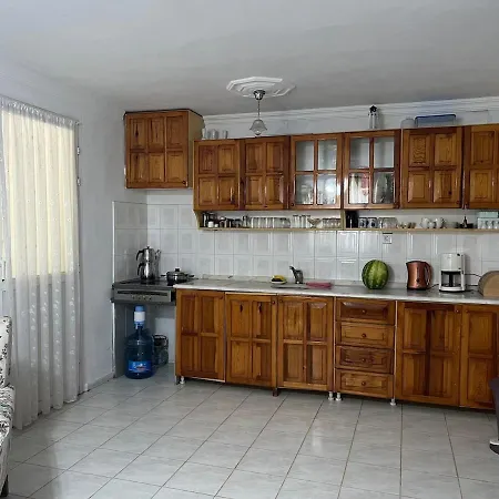 بيت للعطل Semi-detached House