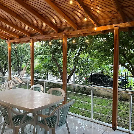 بيت للعطل Semi-detached House