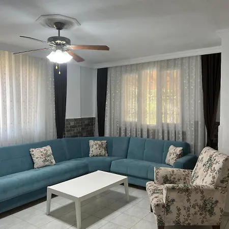 بيت للعطل Semi-detached House