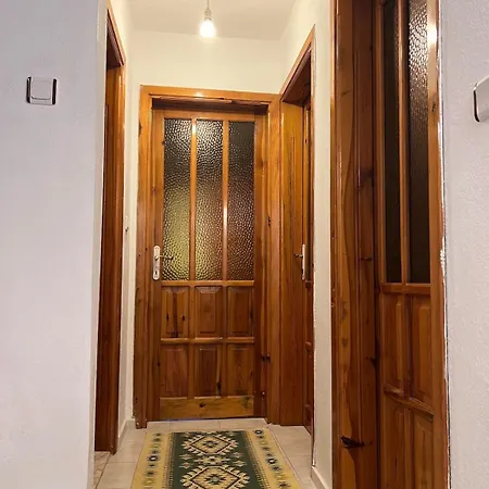 بيت للعطل Semi-detached House