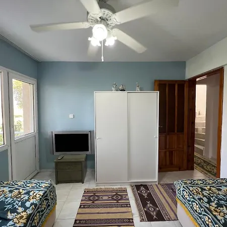 Semi-detached House كوشاداسيه