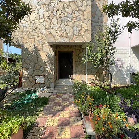 بيت للعطل Semi-detached House
